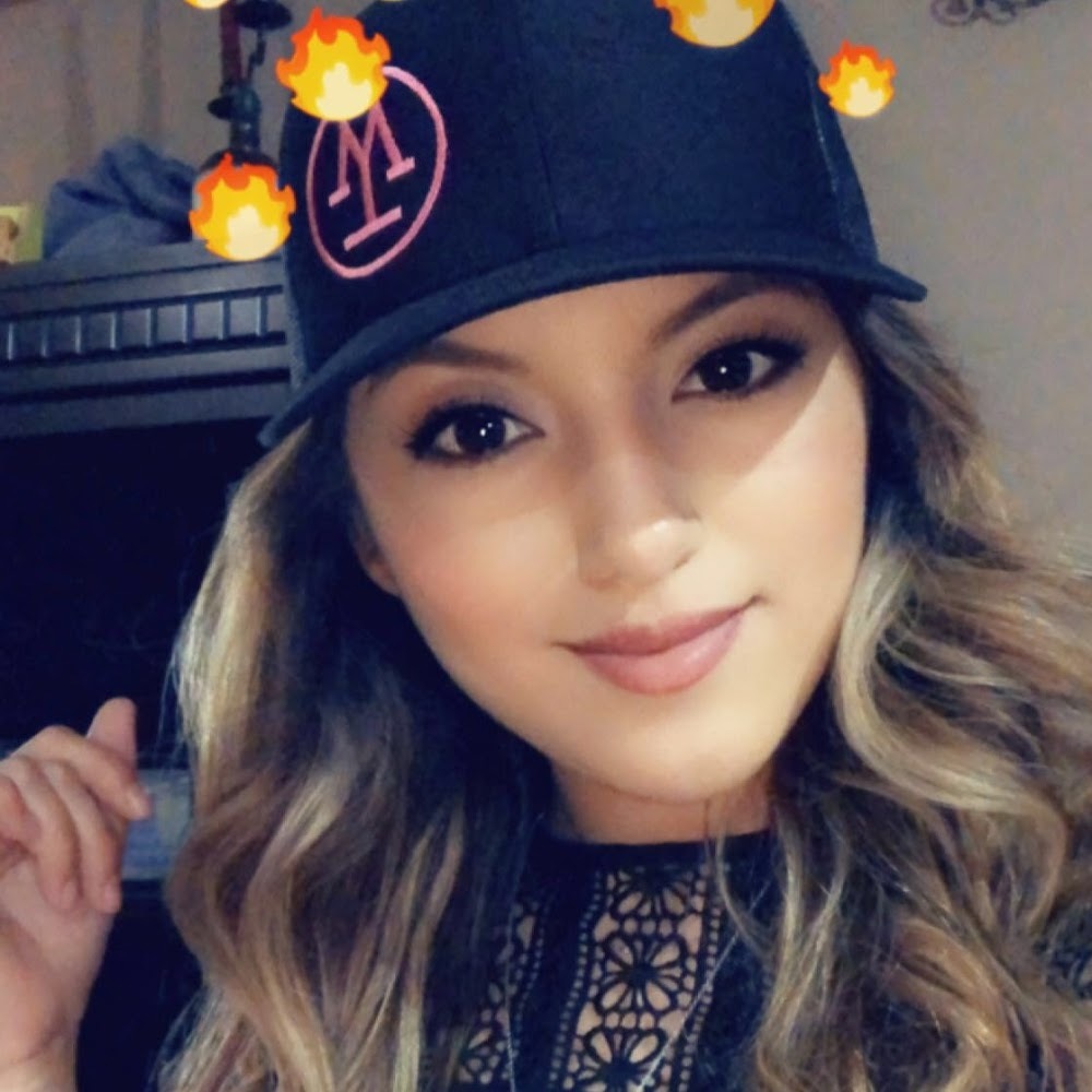 Meet your Posher, Moni